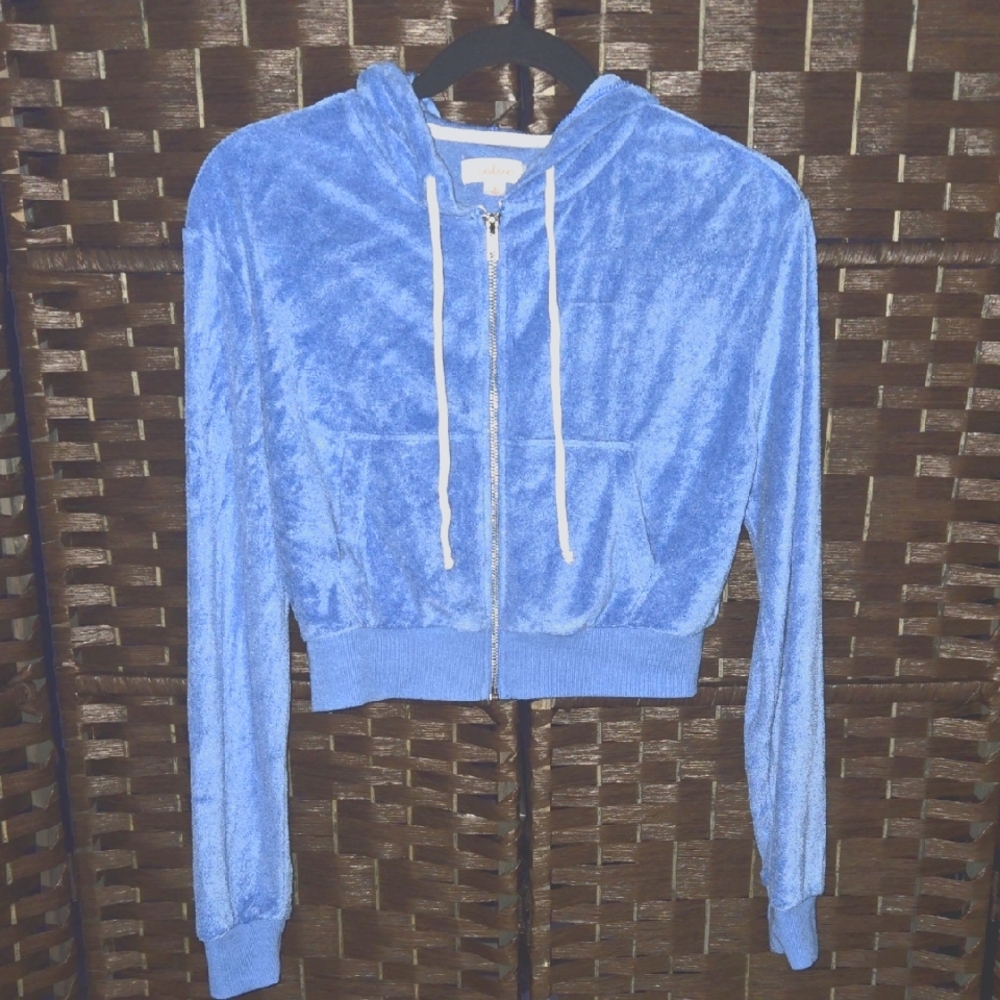 Colsie Blue Cropped Fitted Sweatshirt